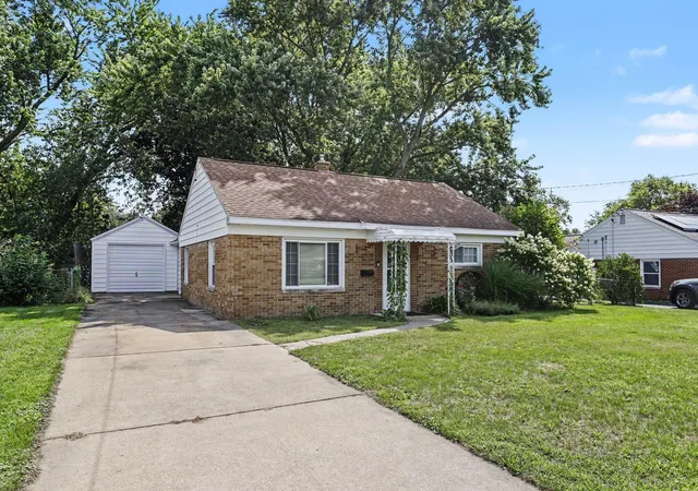 2nd image of 229 S 22nd St S, Battle Creek, MI 49015 | MLS# 66026043991