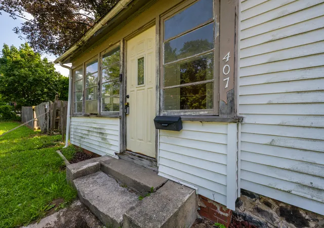 3rd image of 407 Michigan Ave, Dowagiac, MI 49047 | MLS# 69026044001