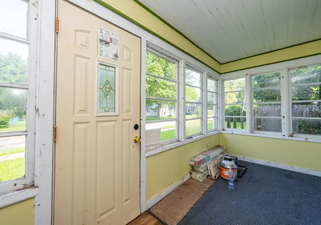 5th image of 407 Michigan Ave, Dowagiac, MI 49047 | MLS# 69026044001