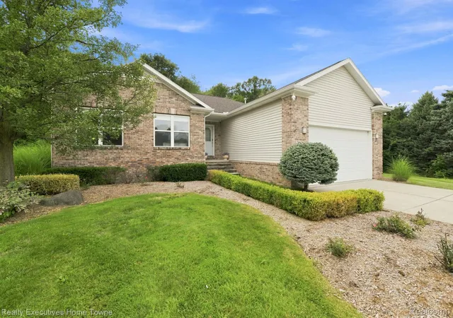 Photo 1 of Sale Pending at 3059 Wexford Cir, Port Huron Charter Township St Clair, MI 48060 | MLS# 20261066669 | Listing updated on 2026-09-18