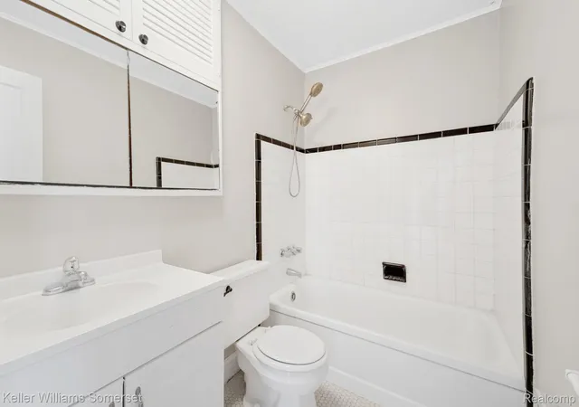 Photo 13 of Single family home for sale at 19214 Roscommon St, HarperWoodsCity_Wayne, MI 48225 | MLS# 20261066672 | Listing updated on 2026-10-08