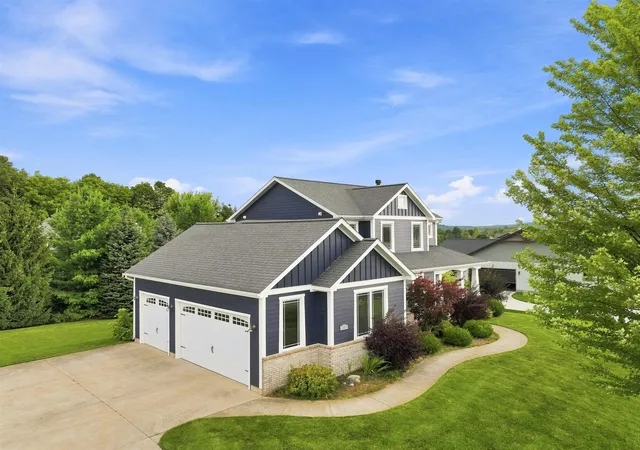 Photo 3 of Single family home for sale at 573 Madeira Dr, Traverse City, MI 49696 | MLS# 78080072589 | Listing updated on 2026-08-26