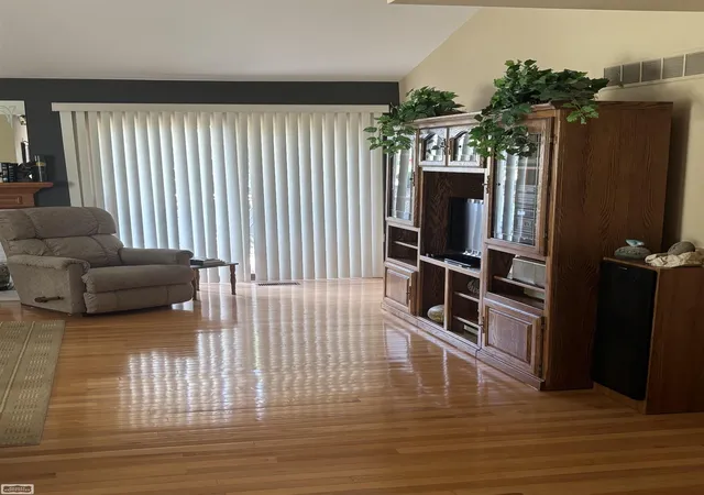 5th image of 16371 Paint Creek Cir, Macomb, MI 48042 | MLS# 58050219232