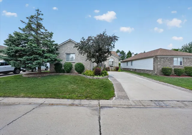 Photo 1 of Condo for sale at 3527 New Boston Dr, Sterling Heights, MI 48314 | MLS# 58050219233 | Listing updated on 2026-09-11