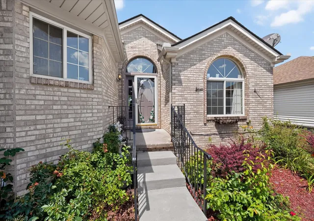 Listing Photo 4 - Condo for sale in building located at 3527 New Boston Dr, Sterling Heights, MI 48314