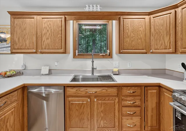 3rd image of 2617 Hearthstone Cir, Midland, MI 48642 | MLS# 61050219240