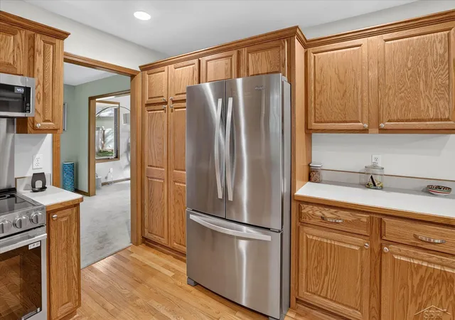 4th image of 2617 Hearthstone Cir, Midland, MI 48642 | MLS# 61050219240