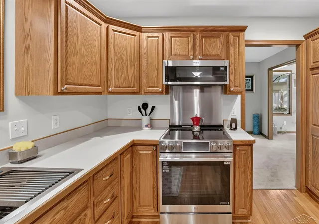 5th image of 2617 Hearthstone Cir, Midland, MI 48642 | MLS# 61050219240