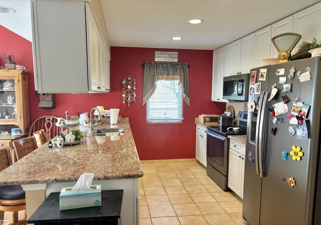 Listing Photo 4 - Condo for sale in building located at 34904 Chickadee Ridge, Richmond, MI 48062