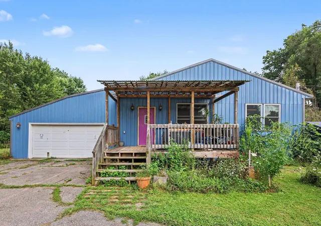 3rd image of 6041 Thru Roamin Dr, Jackson, MI 49201 | MLS# 55026044025