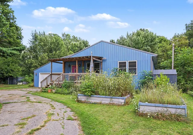 4th image of 6041 Thru Roamin Dr, Jackson, MI 49201 | MLS# 55026044025