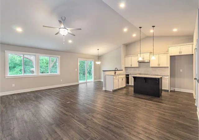 2nd image of 400 Carefree Ct, Niles, MI 49120 | MLS# 66026044013