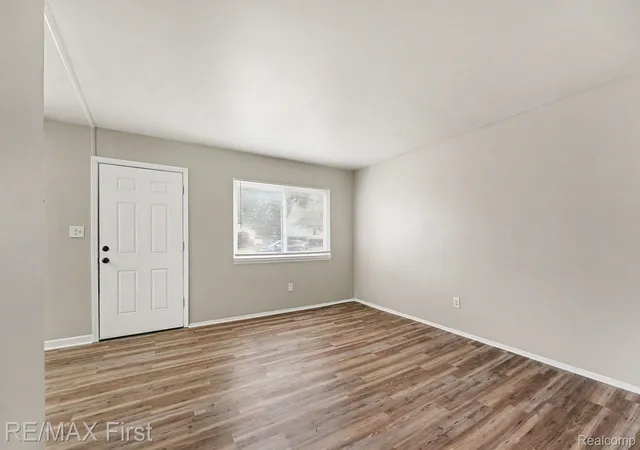 Photo 3 of Single family home for sale at 8209 Toepfer Rd, Warren, MI 48089 | MLS# 20261066692 | Listing updated on 2026-09-01