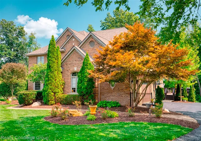 Photo 3 of Single family home for sale at 3199 Beach Lake Dr E, Brighton Township Livingston, MI 48380 | MLS# 20261066694 | Listing updated on 2026-09-04