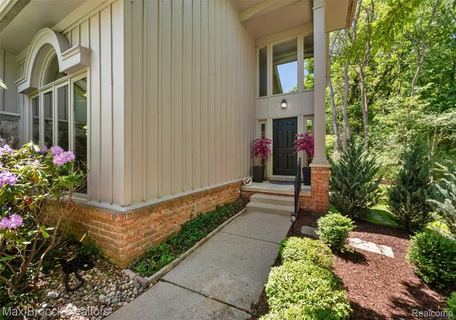Photo 2 of Condo for sale at 4872 Cliffside Dr, West Bloomfield, MI 48323 | MLS# 20261066697 | Listing updated on 2026-09-12
