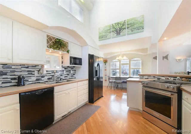 Photo 3 of Single family home for sale at 8862 Bellemere Ct, Jackson, MI 49201 | MLS# 20261066730 | Listing updated on 2026-08-21