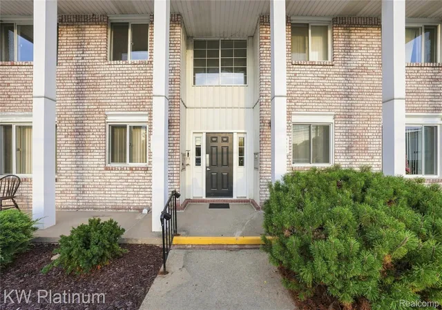 Photo 2 of Condo for sale at 21542 Saint Gertrude St #6, Saint Clair Shores, MI 48081 | MLS# 20261066702 | Listing updated on 2026-08-21