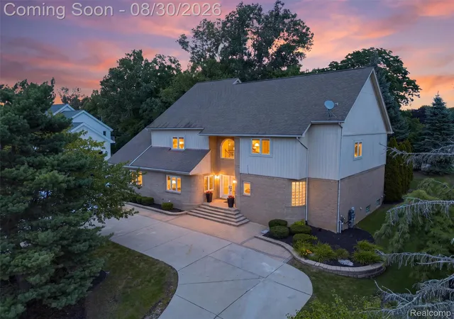 Photo 1 of Single family home for sale at 5593 Warrenshire Dr, West Bloomfield Charter Township Oakland, MI 48322 | MLS# 20261066704 | Listing updated on 2026-09-19