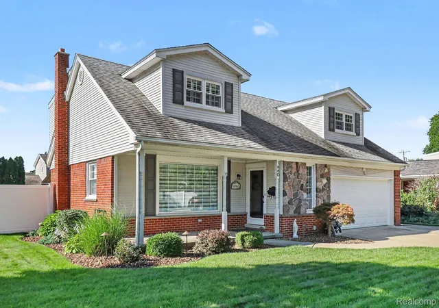 2nd image of 1880 Kenwood St, Trenton, MI 48183 | MLS# 20261066758