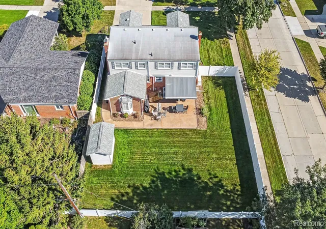 30th image of 1880 Kenwood St, Trenton, MI 48183 | MLS# 20261066758