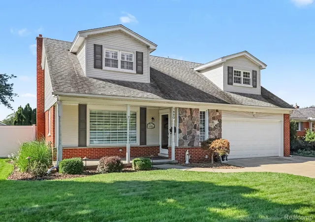 3rd image of 1880 Kenwood St, Trenton, MI 48183 | MLS# 20261066758