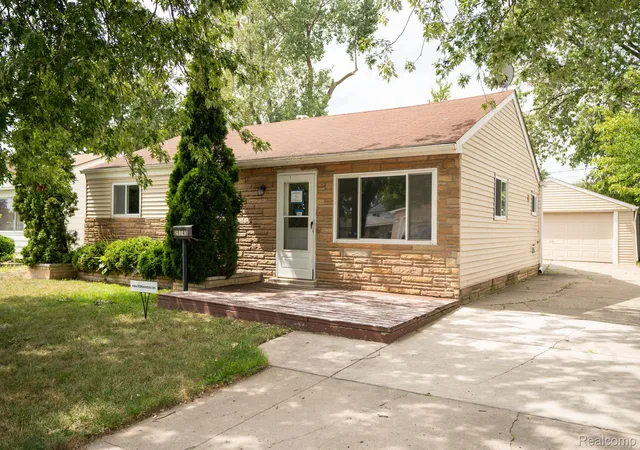 Photo 2 of Single family home for sale at 25143 Fern St, Roseville City Macomb, MI 48066 | MLS# 20261066745 | Listing updated on 2026-09-13