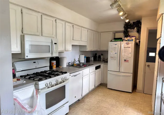 Photo 3 of Single family home for sale at 3935 Larchmont St, Flint City Genesee, MI 48532 | MLS# 20261066747 | Listing updated on 2026-08-24
