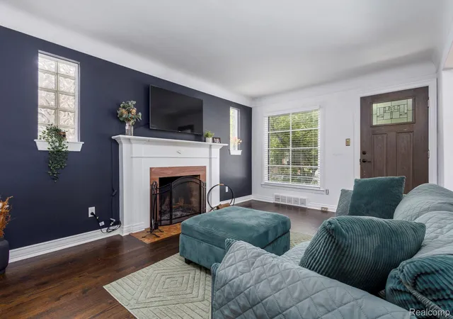 3rd image of 21156 Manchester Blvd, Harper Woods City Wayne, MI 48225 | MLS# 20261066771
