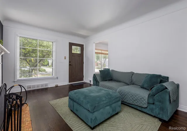 4th image of 21156 Manchester Blvd, Harper Woods City Wayne, MI 48225 | MLS# 20261066771
