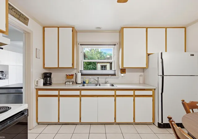 Photo 4 of Single family home for sale at 4325 W 14 Mile Rd, Royal Oak, MI 48073 | MLS# 58050219247 | Listing updated on 2026-08-20
