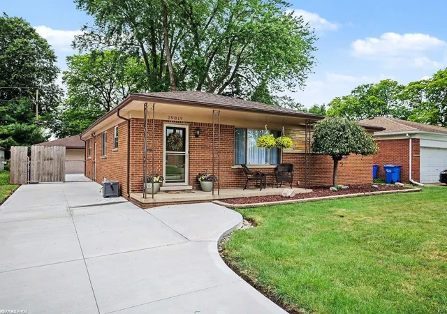 Photo 1 of Sale Pending at 29819 Bonnie Dr, Warren, MI 48093 | MLS# 58050219250 | Listing updated on 2026-09-08