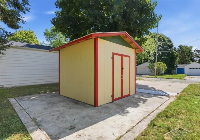 25th image of 1311 S Erie St, Bay City, MI 48706 | MLS# 61050219257