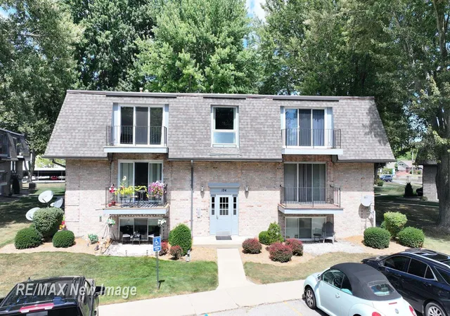 2nd image of 104 Provincial Ct, Saginaw Charter Township Saginaw, MI 48638 | MLS# 61050219267