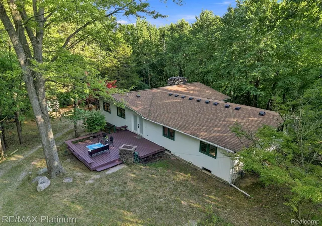 Photo 4 of Single family home for sale at 2420 Shagbark, Milford Charter Township Oakland, MI 48380 | MLS# 20261066785 | Listing updated on 2026-09-16