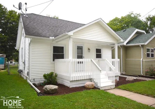 1st image of 834 Broadway Ave, Owosso, MI 48867 | MLS# 5050219284