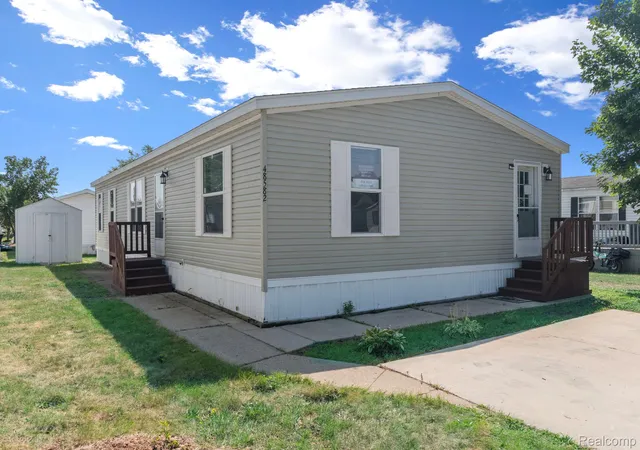 Photo 3 of Single family home for sale at 48582 Leafdale Ct, Shelby Charter Township Macomb, MI 48317 | MLS# 20261066792 | Listing updated on 2026-09-28