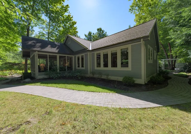 Photo 3 of Single family home for sale at 848 W Center St, Douglas, MI 49406 | MLS# 71026044064 | Listing updated on 2026-08-31