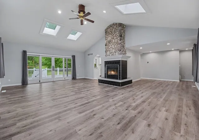 3rd image of 558 W Clarkston, Lake Orion, MI 48362 | MLS# 81026044107