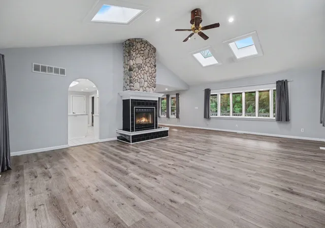 4th image of 558 W Clarkston, Lake Orion, MI 48362 | MLS# 81026044107
