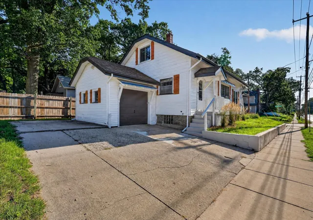 Photo 2 of Single family home for sale at 1159 Benjamin Ave Se, Grand Rapids, MI 49506 | MLS# 65026044089 | Listing updated on 2026-09-04