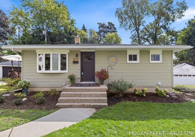 Photo 1 of Sale Pending at 1074 Washtenaw Dr Ne, Grand Rapids, MI 49505 | MLS# 65026044052 | Listing updated on 2026-09-10