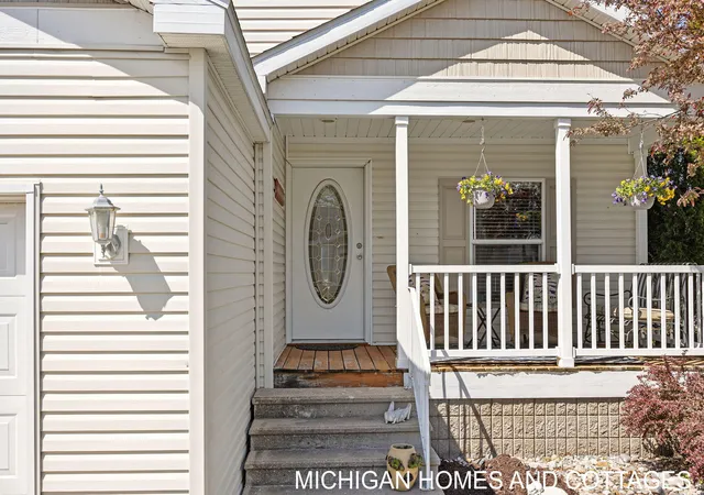 Photo 1 of Single family home for sale at 5245 W Scenic Turn Ln, Holland, MI 49423 | MLS# 71026044046 | Listing updated on 2026-08-20