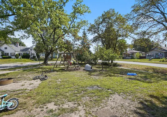 27th image of 513 E Cass St, Cadillac, MI 49601 | MLS# 66026044057