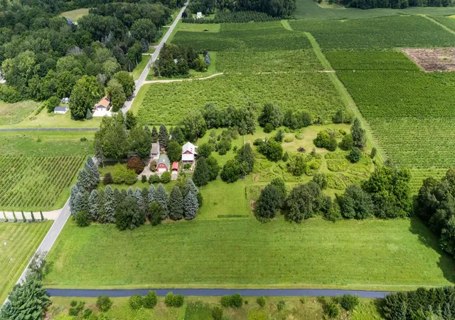 Photo 4 of Single family home for sale at 8467 S Scottdale Rd, Berrien Springs, MI 49103 | MLS# 69026044056 | Listing updated on 2026-09-02