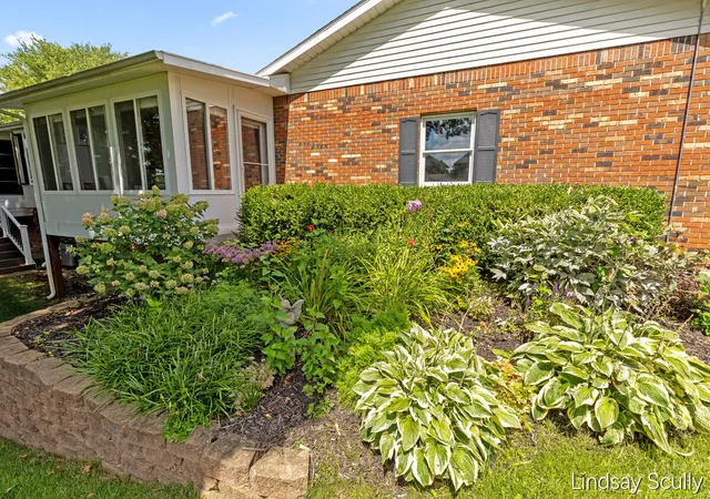 30th image of 1871 E Elizabeth Ln, Jenison, MI 49428 | MLS# 65026044084