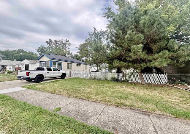 Photo 3 of Single family home for sale at 1505 E Jarvis Ave, Hazel Park, MI 48030 | MLS# 58050219289 | Listing updated on 2026-08-20
