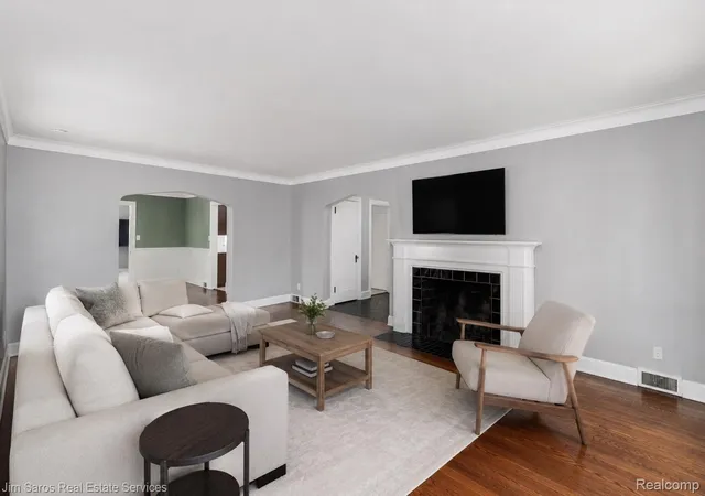 Photo 3 of Single family home for sale at 288 Moran Rd, Grosse Pointe Farms, MI 48236 | MLS# 20261066802 | Listing updated on 2026-09-17