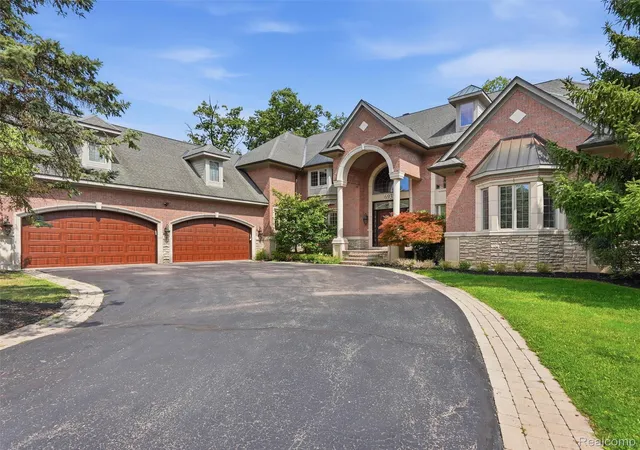 Photo 3 of Mansion for sale at 6933 Kirkbridge Hl, West Bloomfield Charter Township Oakland, MI 48322 | MLS# 20261066809 | Listing updated on 2026-08-28
