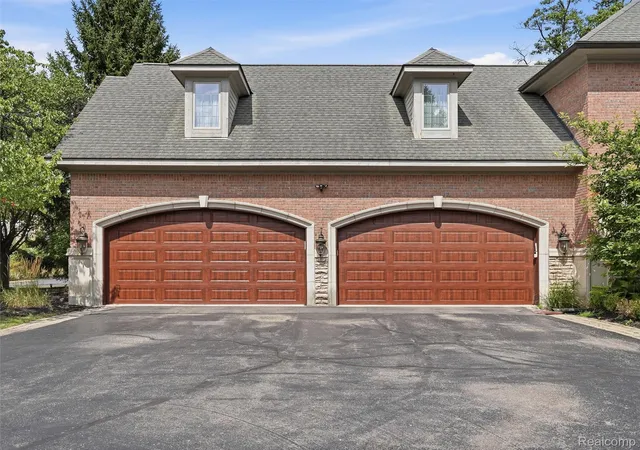 Photo 3 of Single family home for sale at 6933 Kirkbridge Hl, West Bloomfield Charter Township Oakland, MI 48322 | MLS# 20261066809 | Listing updated on 2026-08-28