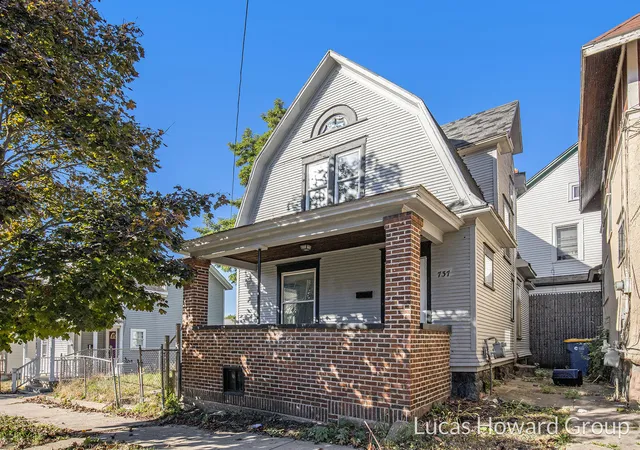 1st image of 737 Dolbee Ave Se, Grand Rapids, MI 49506 | MLS# 65026044156